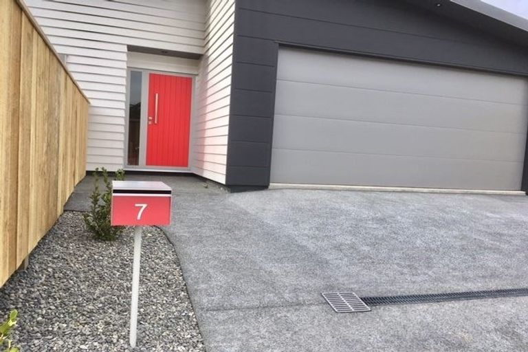 Photo of property in 7 Farnworth Terrace, Churton Park, Wellington, 6037