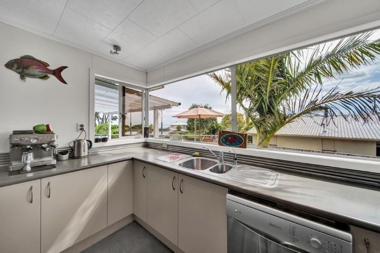 Photo of property in 12 Russell Drive, Oakura, 4314