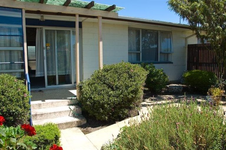 Photo of property in 2/101 Middlepark Road, Sockburn, Christchurch, 8042