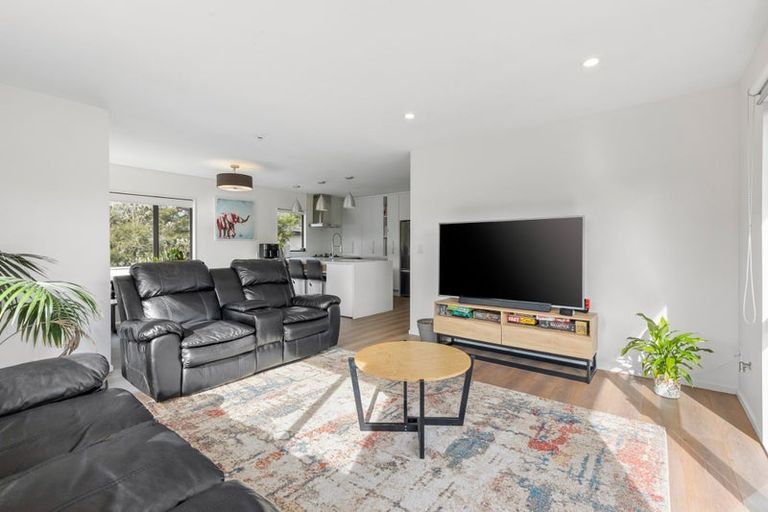 Photo of property in 16 Monkton Close, Greenhithe, Auckland, 0632