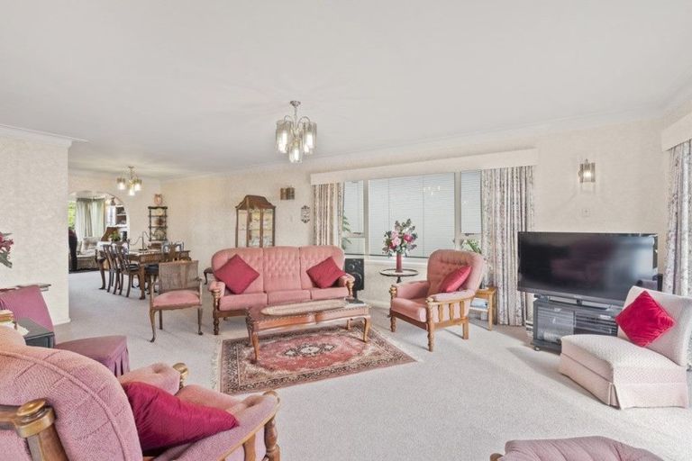 Photo of property in 31 De Luen Avenue, Tindalls Beach, Whangaparaoa, 0930