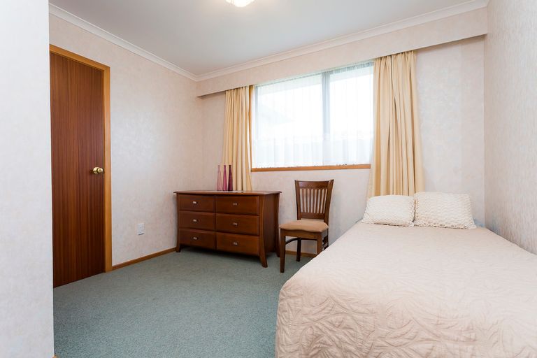 Photo of property in 1 Estuary Crescent, Fairfield, Dunedin, 9018