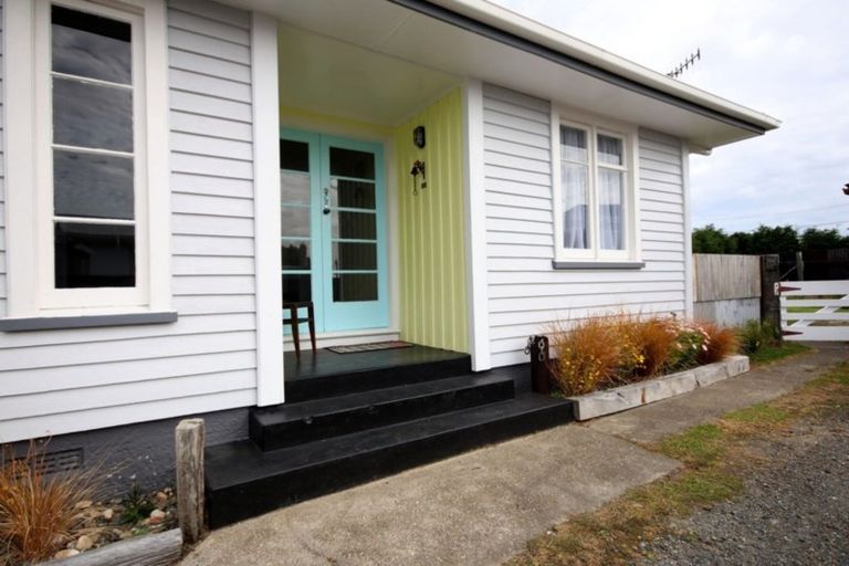 Photo of property in 246f Marine Parade, Bluff, 9814