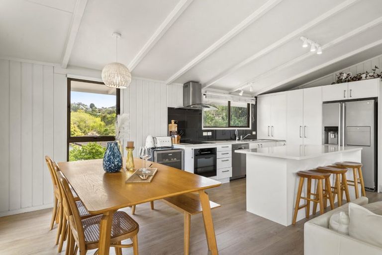 Photo of property in 18 Macnay Way, Murrays Bay, Auckland, 0630