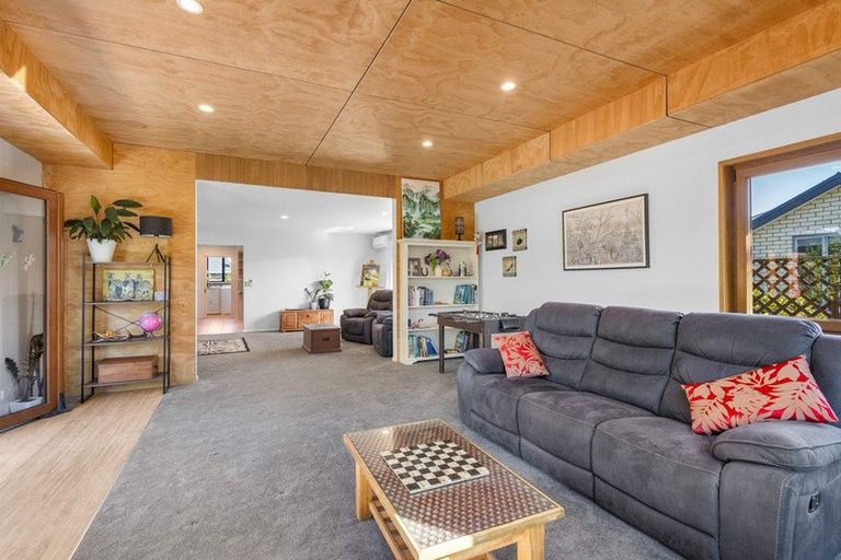 Photo of property in 10 Evatt Street, Bryndwr, Christchurch, 8053