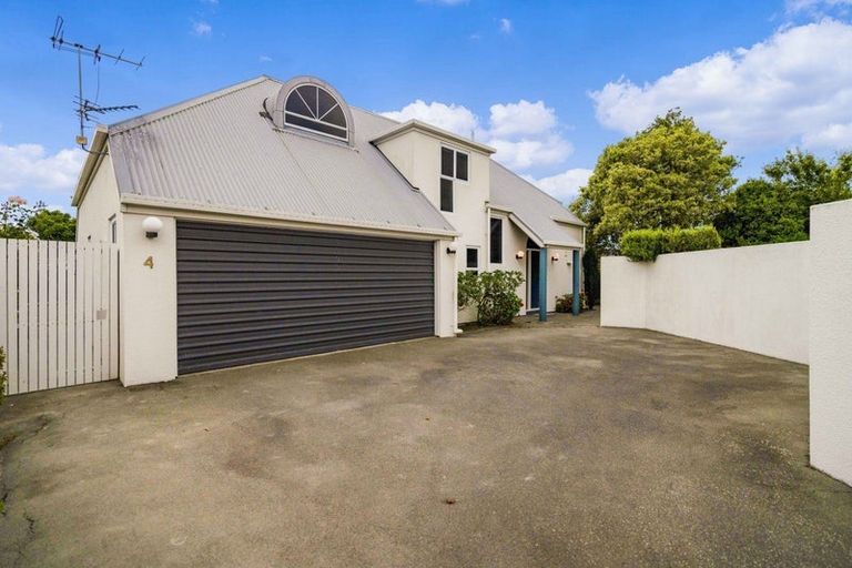 Photo of property in 4 Broadfell Avenue, Avonhead, Christchurch, 8042