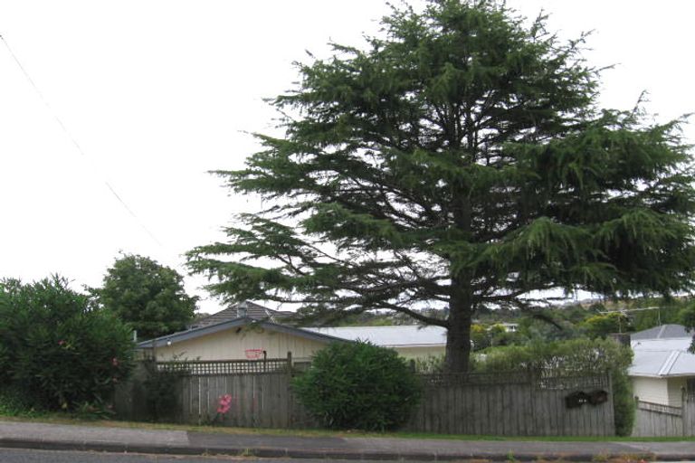 Photo of property in 1/12 Tonkin Drive, Sunnynook, Auckland, 0620