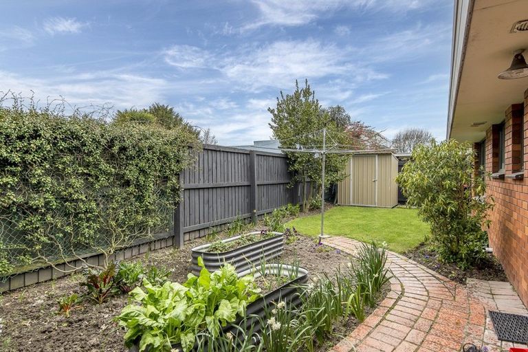 Photo of property in 2/84 Memorial Avenue, Ilam, Christchurch, 8053