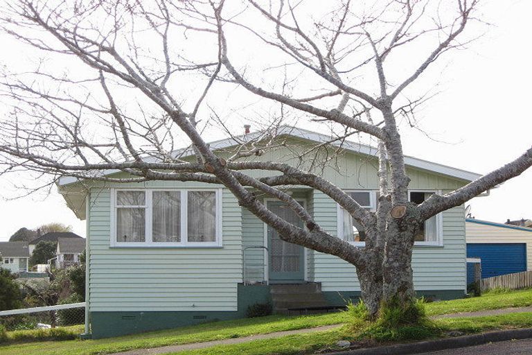 Photo of property in 36 Endeavour Street, Marfell, New Plymouth, 4310