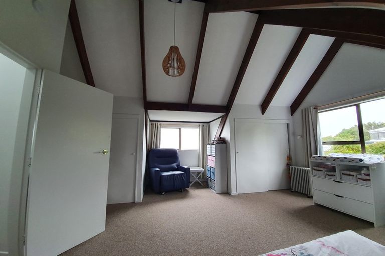 Photo of property in 47 Pokohiwi Road, Normandale, Lower Hutt, 5010