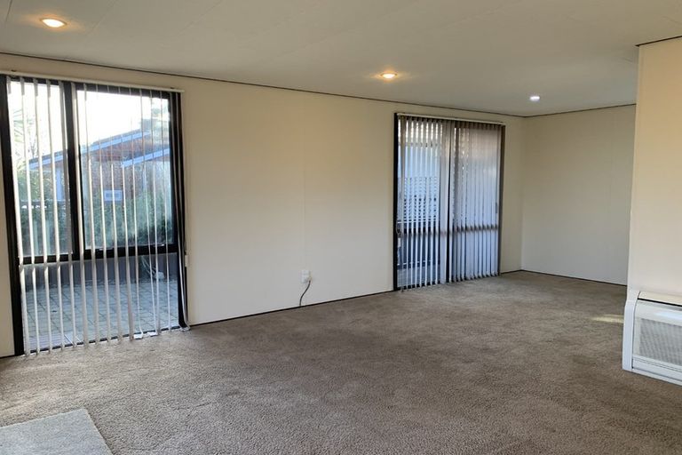 Photo of property in 10 Robert Grove, Paraparaumu, 5032