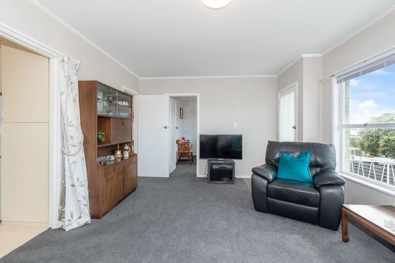 Photo of property in 2/8 East Coast Road, Milford, Auckland, 0620