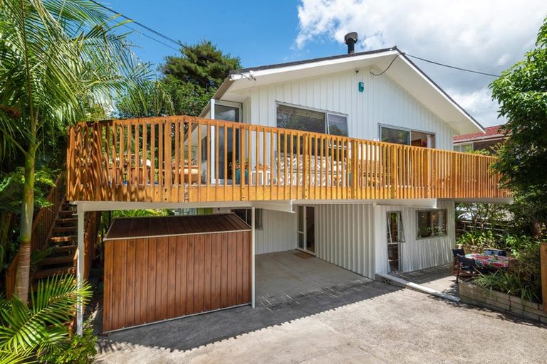 Photo of property in 10 Lyons Avenue, Murrays Bay, Auckland, 0630