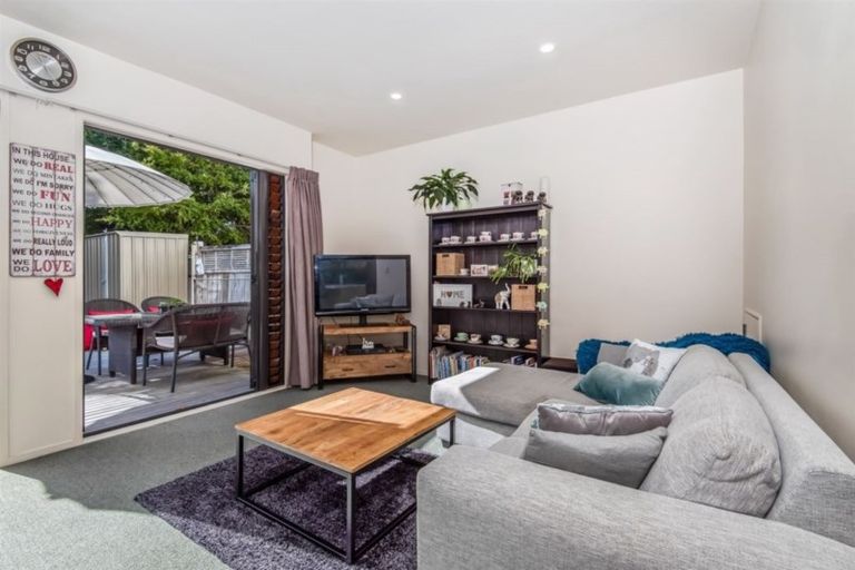 Photo of property in 8/11 The Avenue, Albany, Auckland, 0632