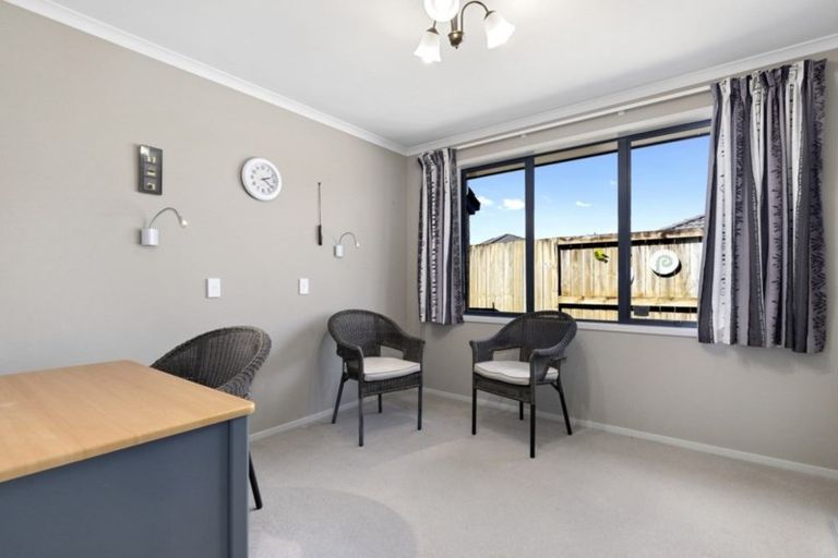 Photo of property in 1 Holly Place, Rototuna North, Hamilton, 3210