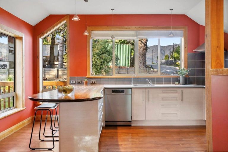 Photo of property in 8 Drake Place, Lake Hawea, Wanaka, 9382