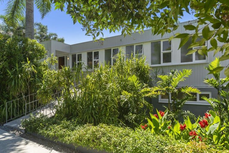 Photo of property in 41 Old Lake Road, Narrow Neck, Auckland, 0624