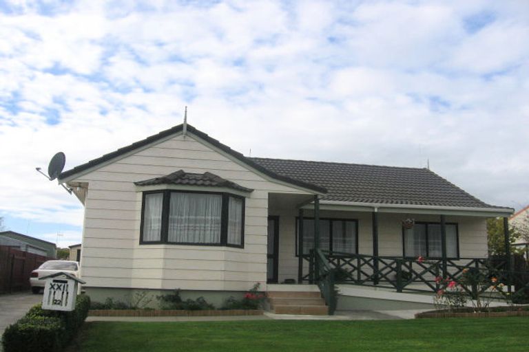 Photo of property in 22 Dalfield Place, Highbury, Palmerston North, 4412