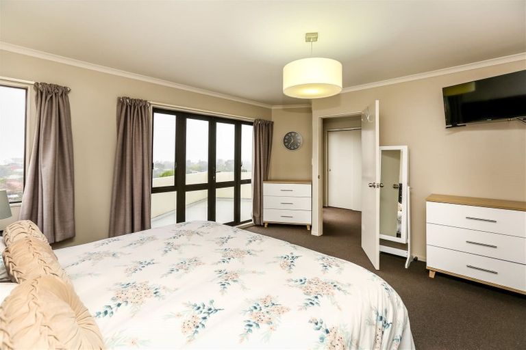 Photo of property in 25 Veale Road, Frankleigh Park, New Plymouth, 4310