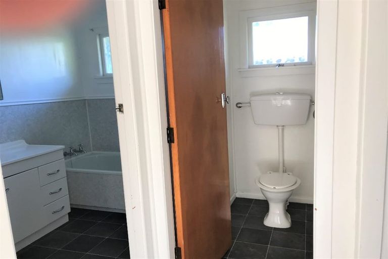 Photo of property in 18 Beaumont Crescent, Frankleigh Park, New Plymouth, 4310