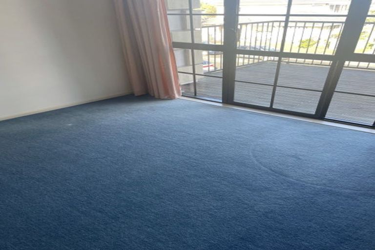 Photo of property in 3 Maidstone Place, Oteha, Auckland, 0632