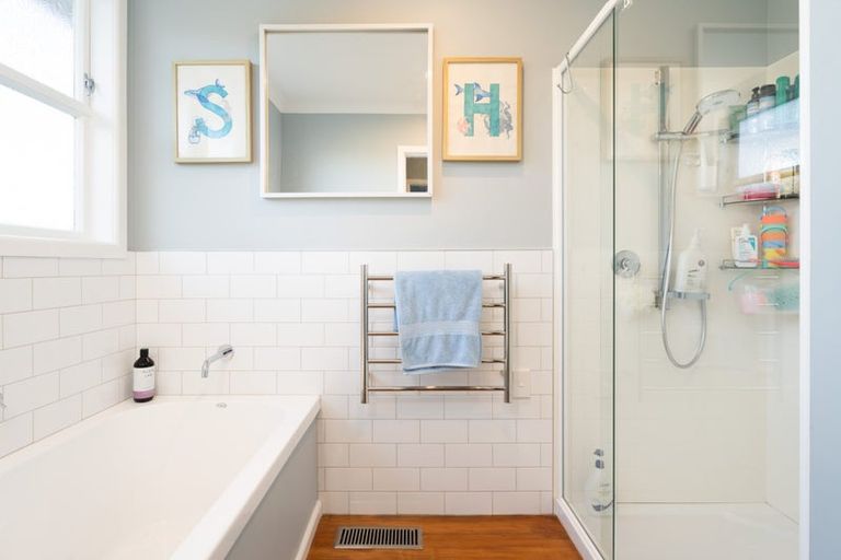 Photo of property in 2 Fitzwilliam Terrace, Tawa, Wellington, 5028