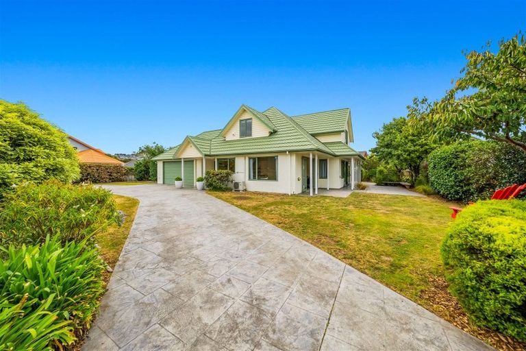 Photo of property in 20 Lanyon Place, Whitby, Porirua, 5024