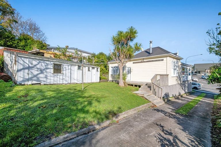Photo of property in 22 Garfield Road, Helensville, 0800