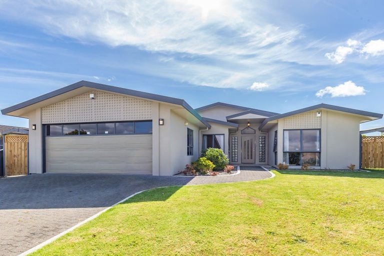 Photo of property in 17 Avon Street, Levin, 5510