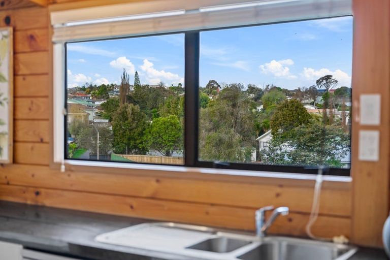 Photo of property in 5 Elizabeth Drive, West Harbour, Auckland, 0618