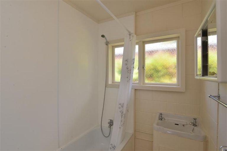 Photo of property in 2 Konini Road, Titirangi, Auckland, 0604