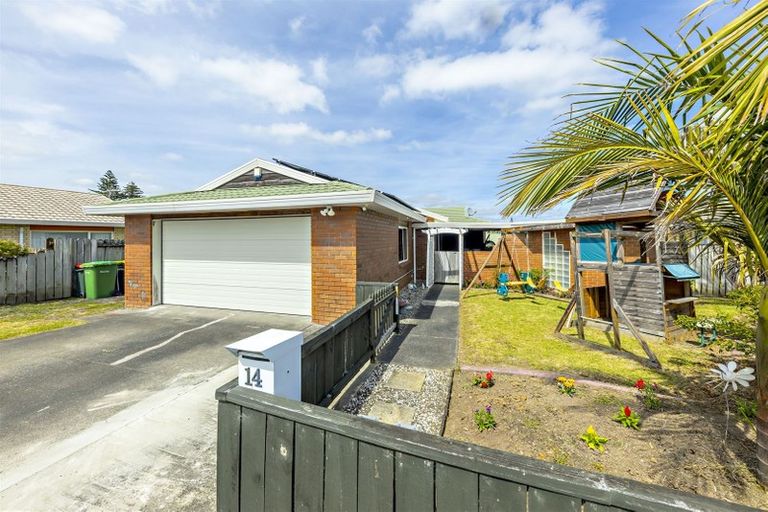Photo of property in 14 Tonson Place, Weymouth, Auckland, 2103