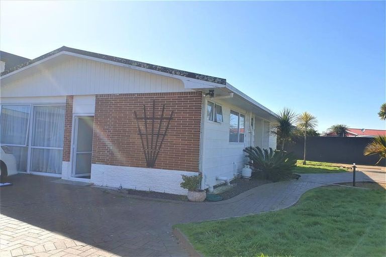 Photo of property in 25 Buckingham Crescent, Manukau, Auckland, 2025