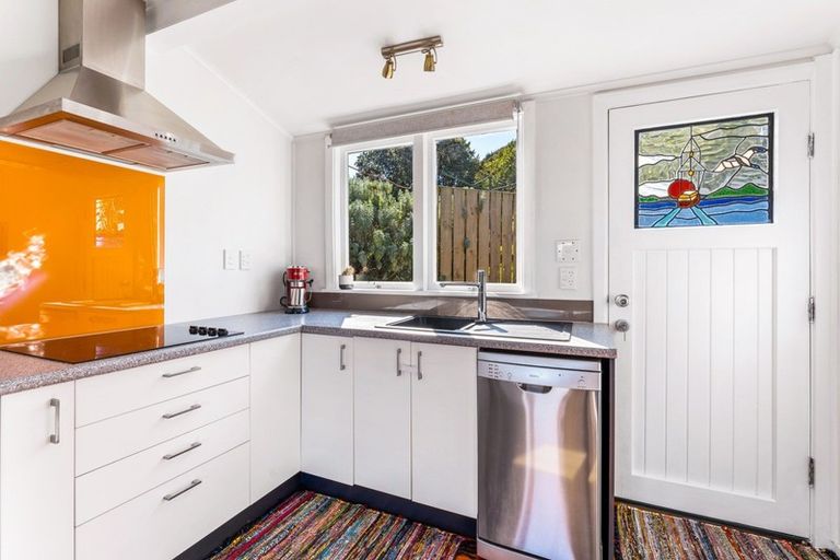 Photo of property in 32 Cluny Road, Plimmerton, Porirua, 5026
