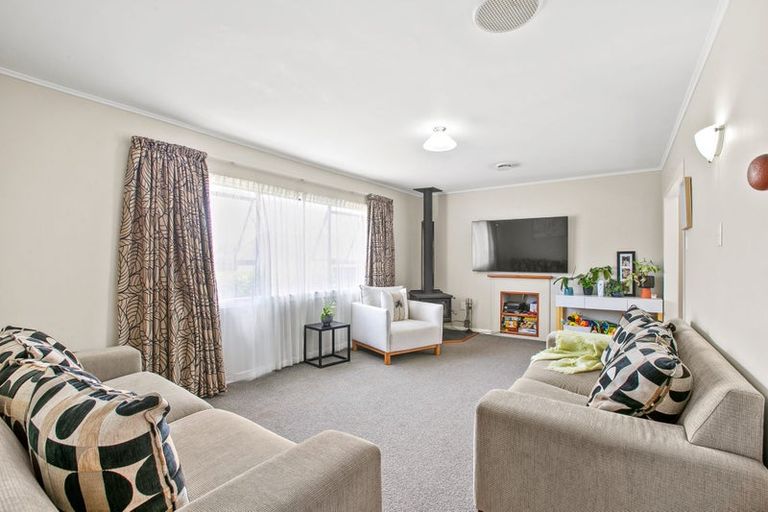 Photo of property in 10 Truby King Street, Merrilands, New Plymouth, 4312