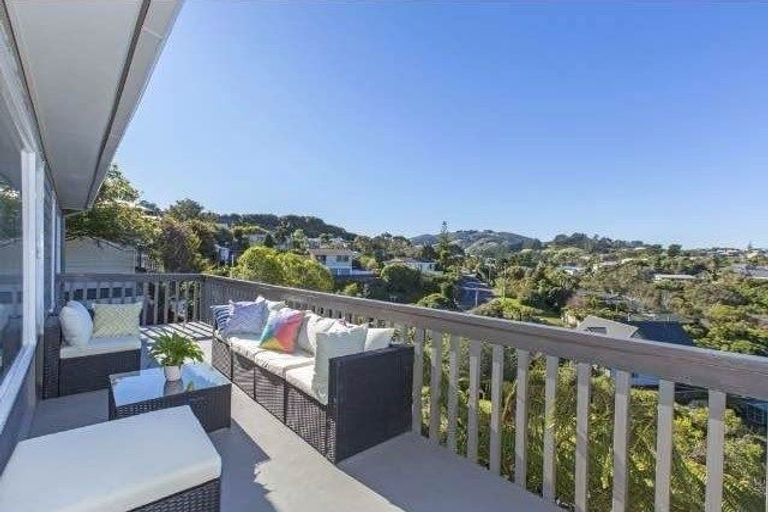 Photo of property in 171 Miromiro Road, Normandale, Lower Hutt, 5010