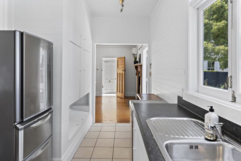 Photo of property in 14 Grey Street, Martinborough, 5711