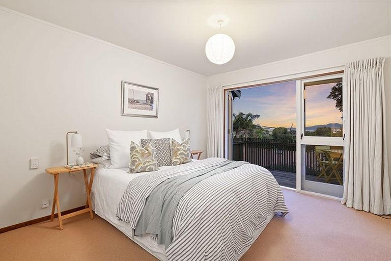Photo of property in 13 Prestige Place, Castor Bay, Auckland, 0620