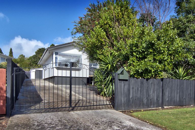 Photo of property in 66 Cliff View Drive, Green Bay, Auckland, 0604