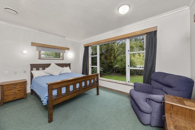 Photo of property in 36 Ongo Road, Hunterville, 4730