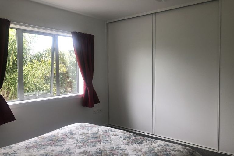 Photo of property in 2/4 John Jennings Drive, Oteha, Auckland, 0632