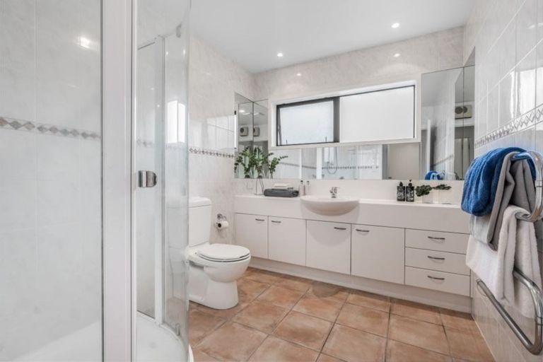 Photo of property in 100 Porritt Avenue, Chatswood, Auckland, 0626