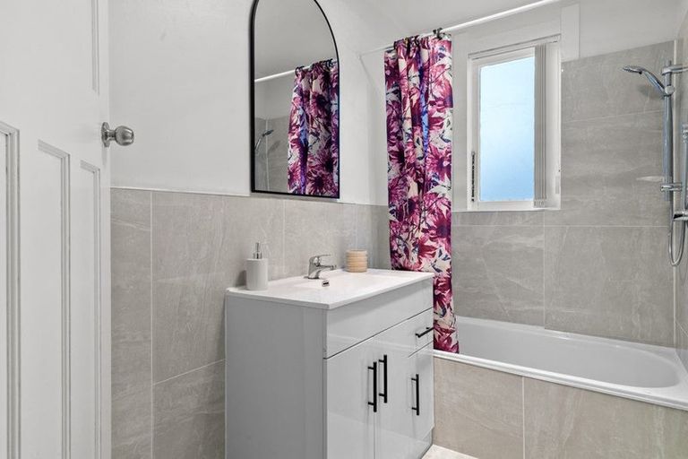 Photo of property in 76 Manuroa Road, Takanini, 2112