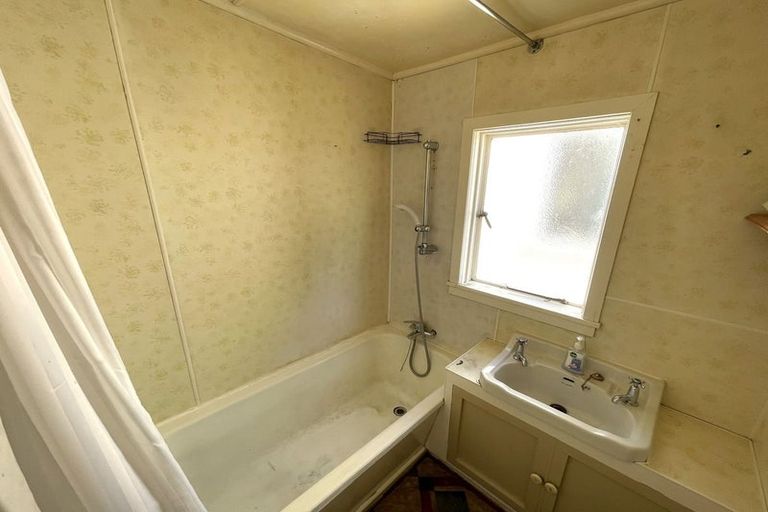 Photo of property in 11 Halsey Street, Clinton, 9534