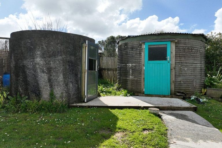 Photo of property in 10 Franklin Road, Paparoa, 0571