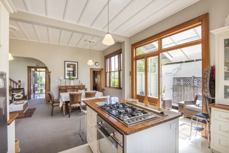 Photo of property in 1 Kerr Street, Devonport, Auckland, 0624