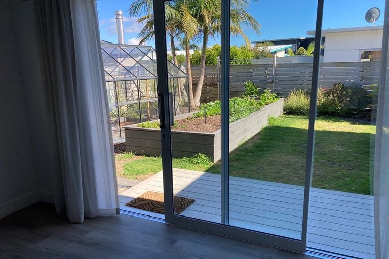 Photo of property in 13 Waitemata Drive, One Tree Point, 0118