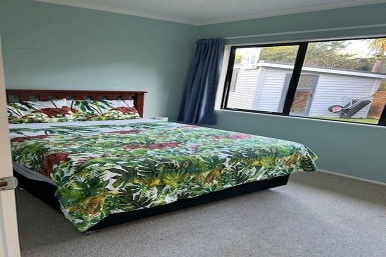 Photo of property in 4 Padstow Place, Camborne, Porirua, 5026