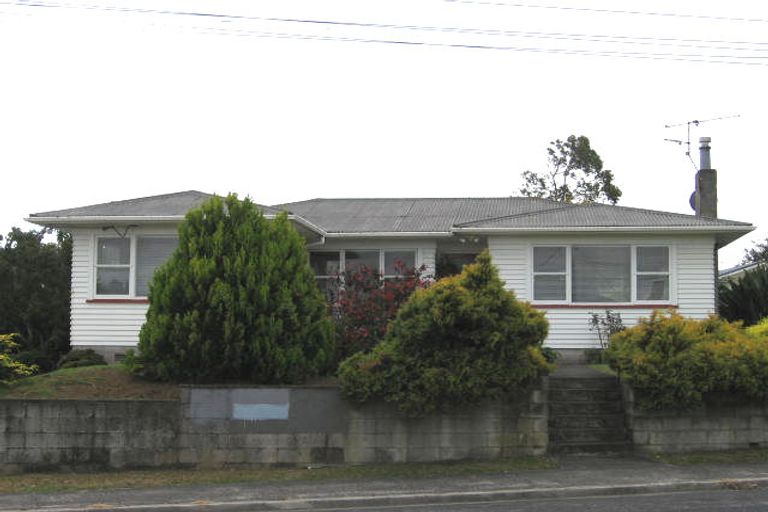 Photo of property in 220 Sunnynook Road, Totara Vale, Auckland, 0627