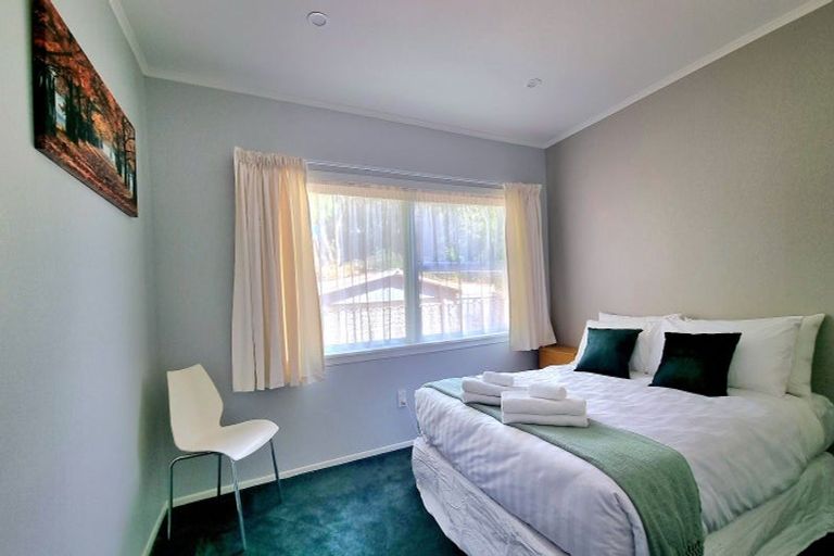 Photo of property in 176 Gossamer Drive, Pakuranga Heights, Auckland, 2010